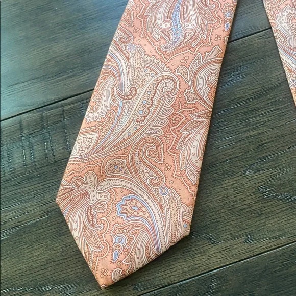 MICHAEL KORS 100% Silk Coral and Blue Paisley Tie - Picture 3 of 3